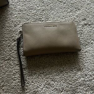 Michael Kors Pebbled Beige Jet set double zip wristlet wallet.